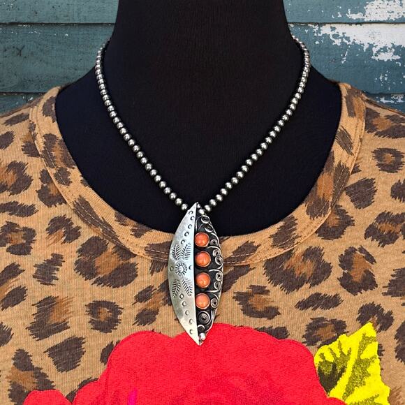 1950s Native American NAVAJO Sterling Silver & Coral Marquise Enhancer Pendant - Picture 3 of 3